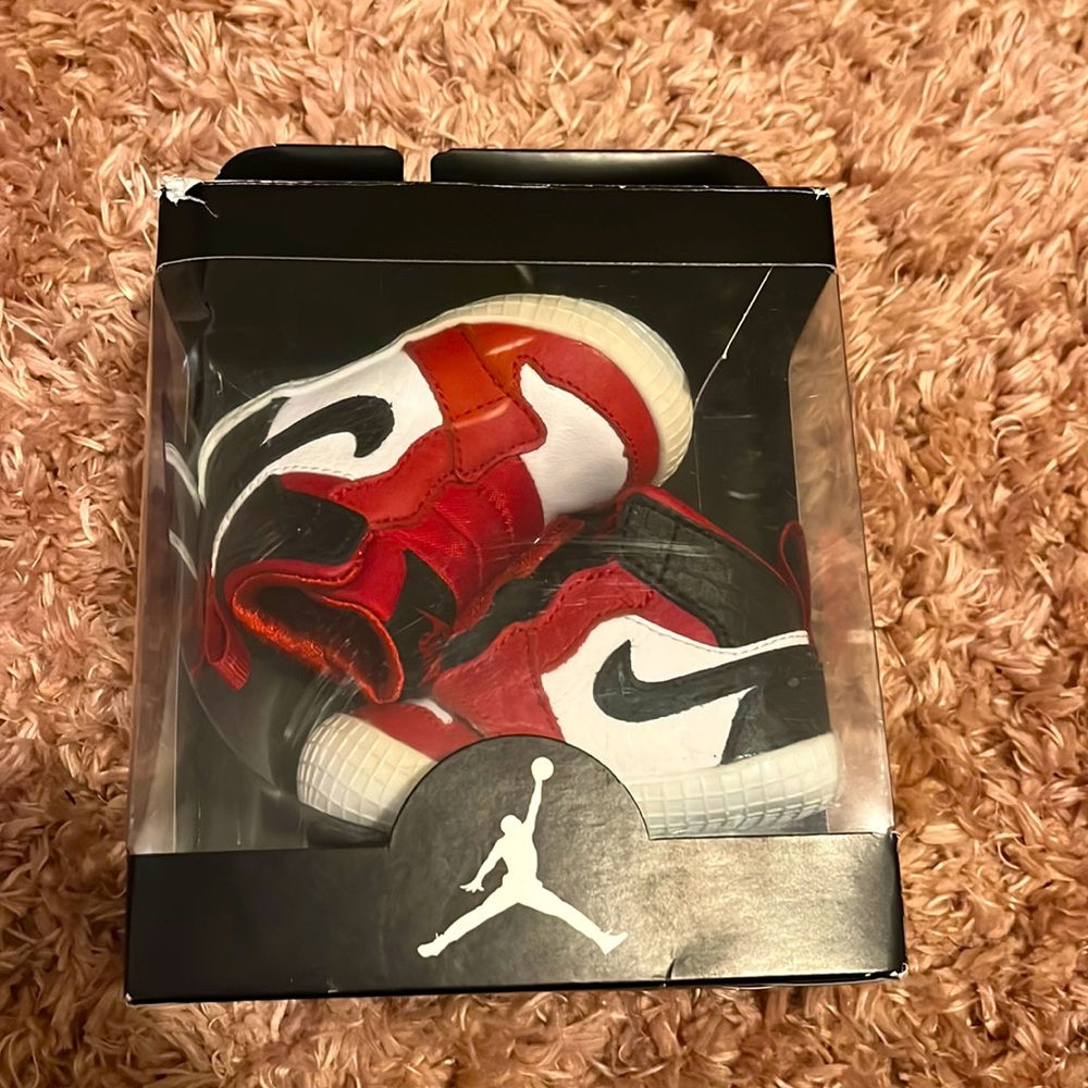 Infant Jordan 1 crib bootie